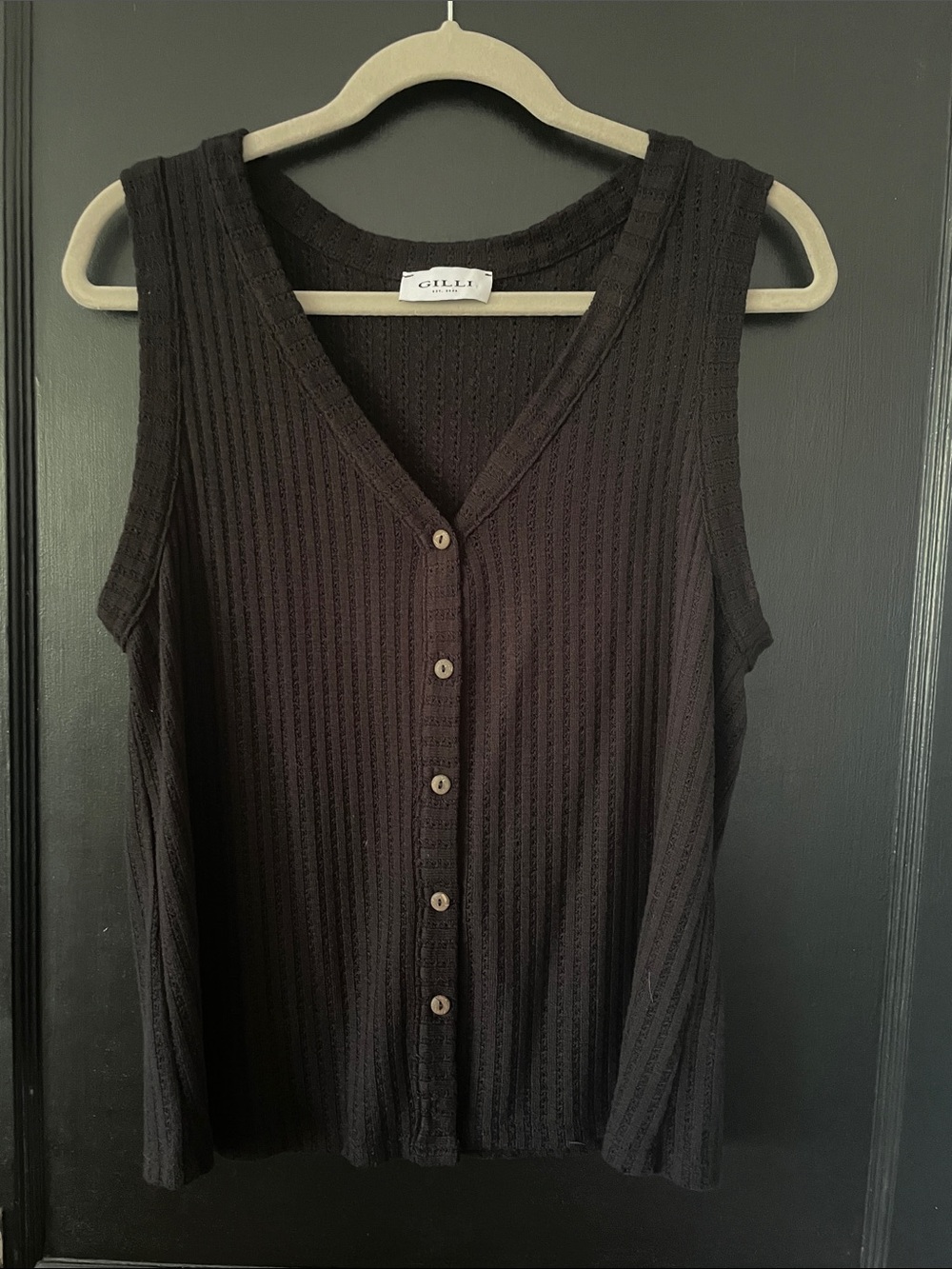 Gilli Black Sleeveless Button-Front Knit Tank Top